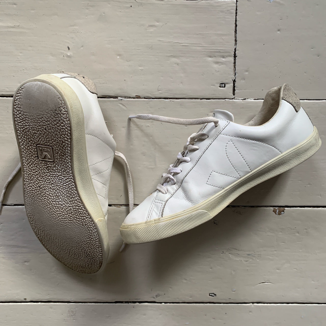Veja White Leather Trainers (UK 8)