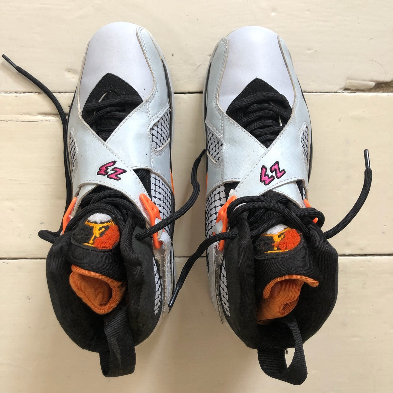 Jordan 8 White Orange Black (UK 5.5)