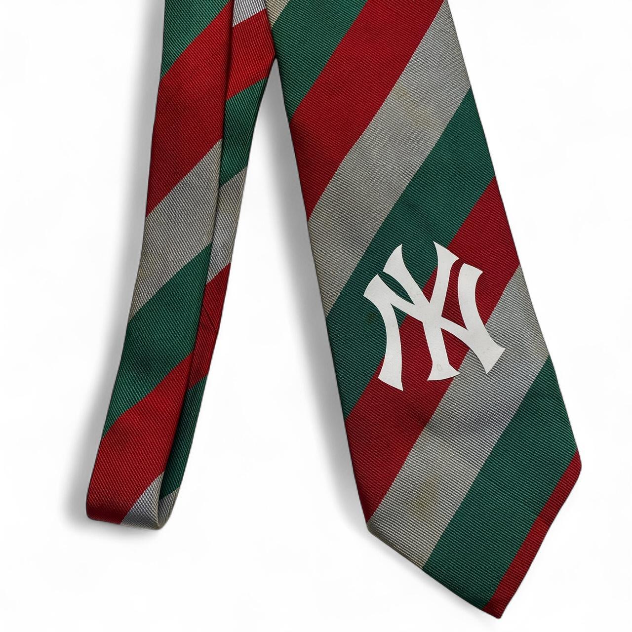 New York Yankees Print United Colours of Benetton red and green striped tie
