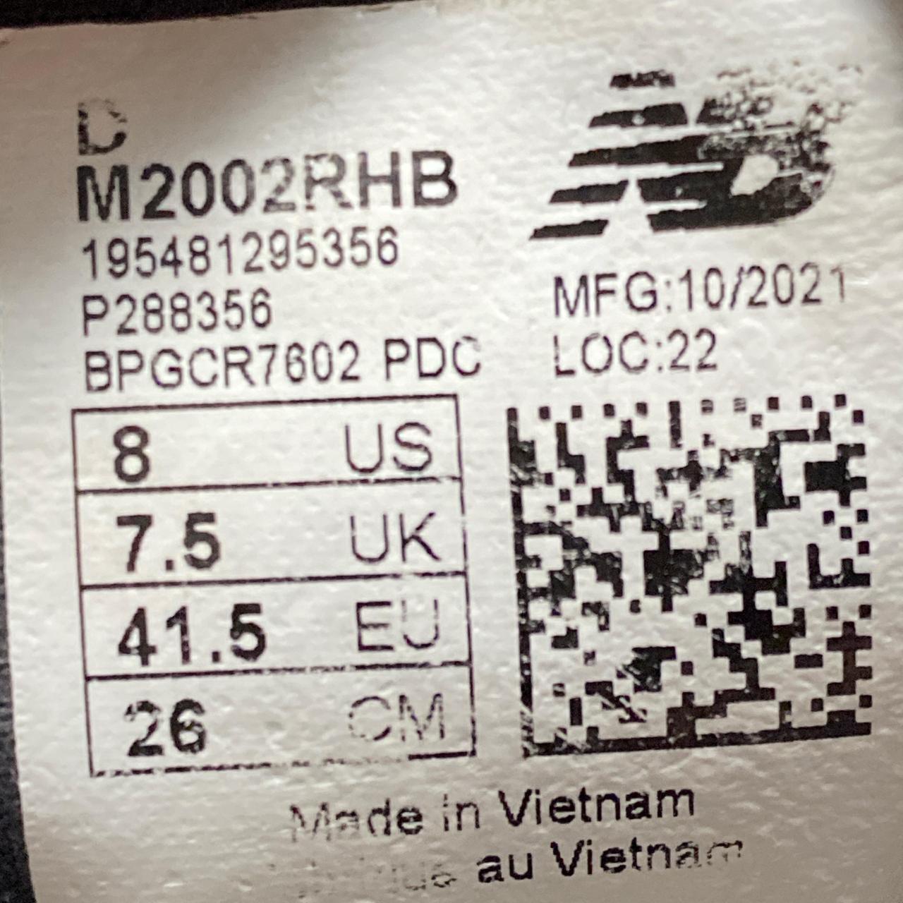 New Balance 2002r Green and Cream Trainers (UK 7.5)