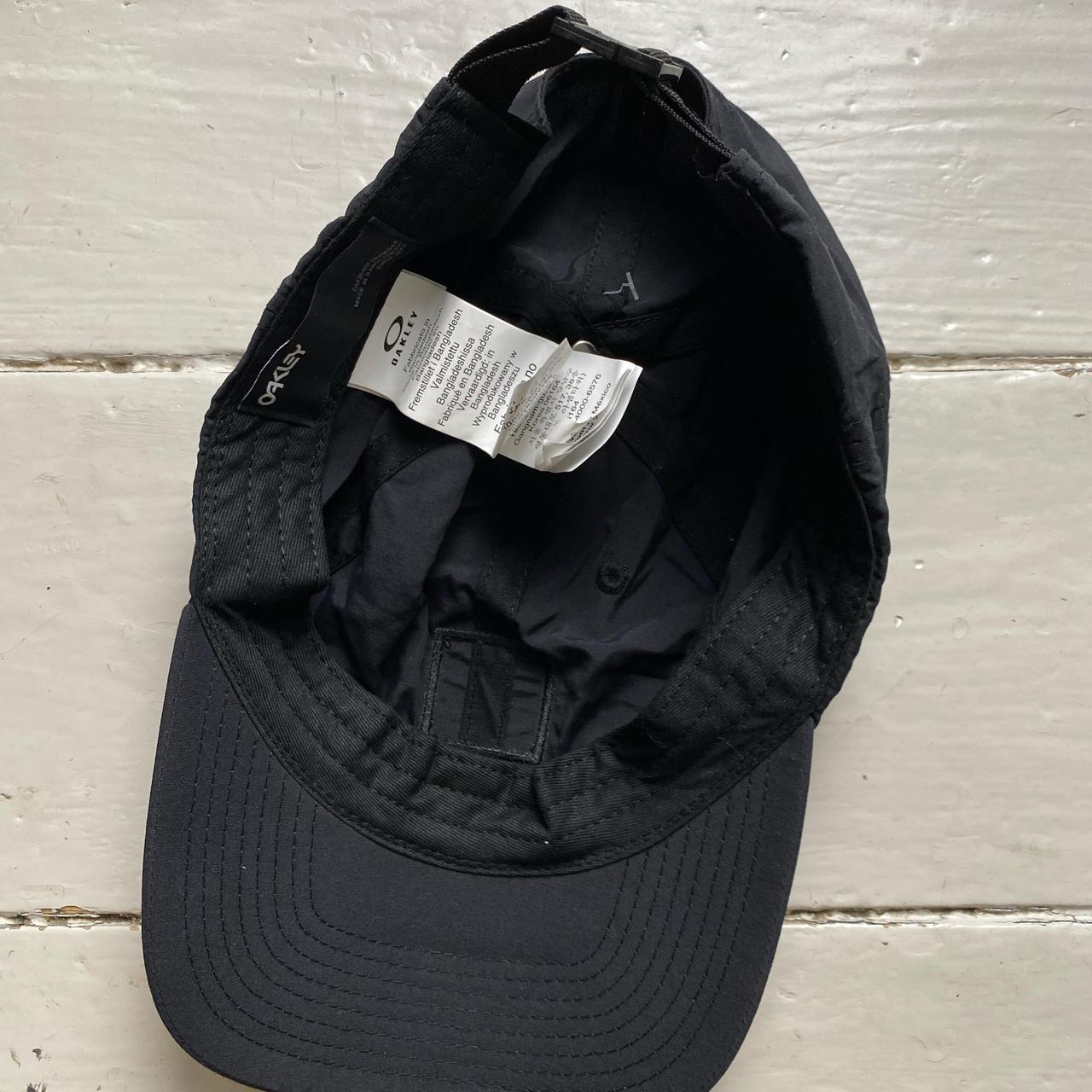 Oakely Black and White Nylon Cap