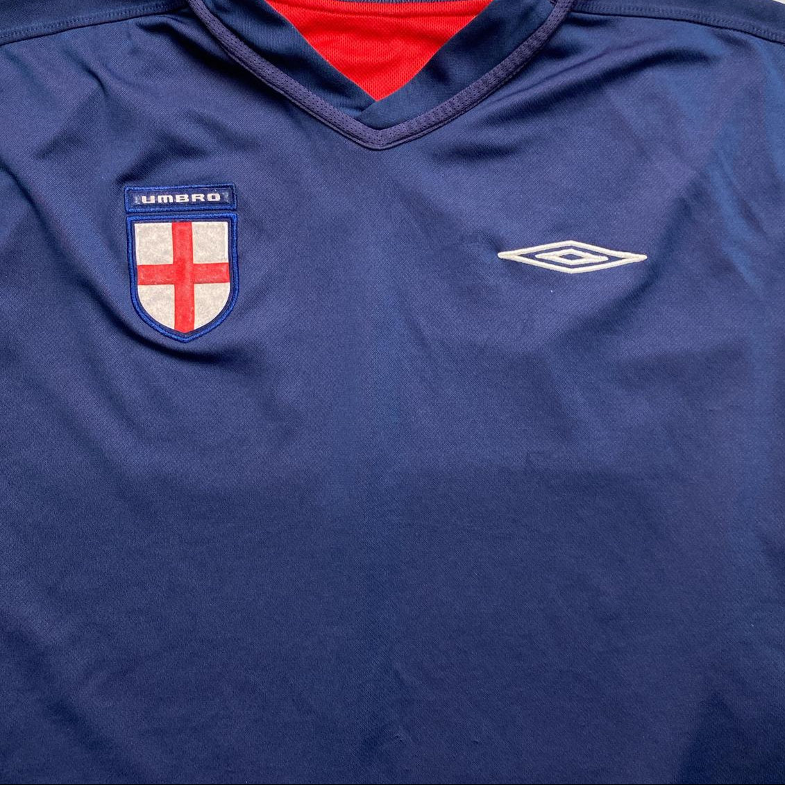 England Umbro Vintage 2004 Red and Navy Reversible Football Jersey (M)