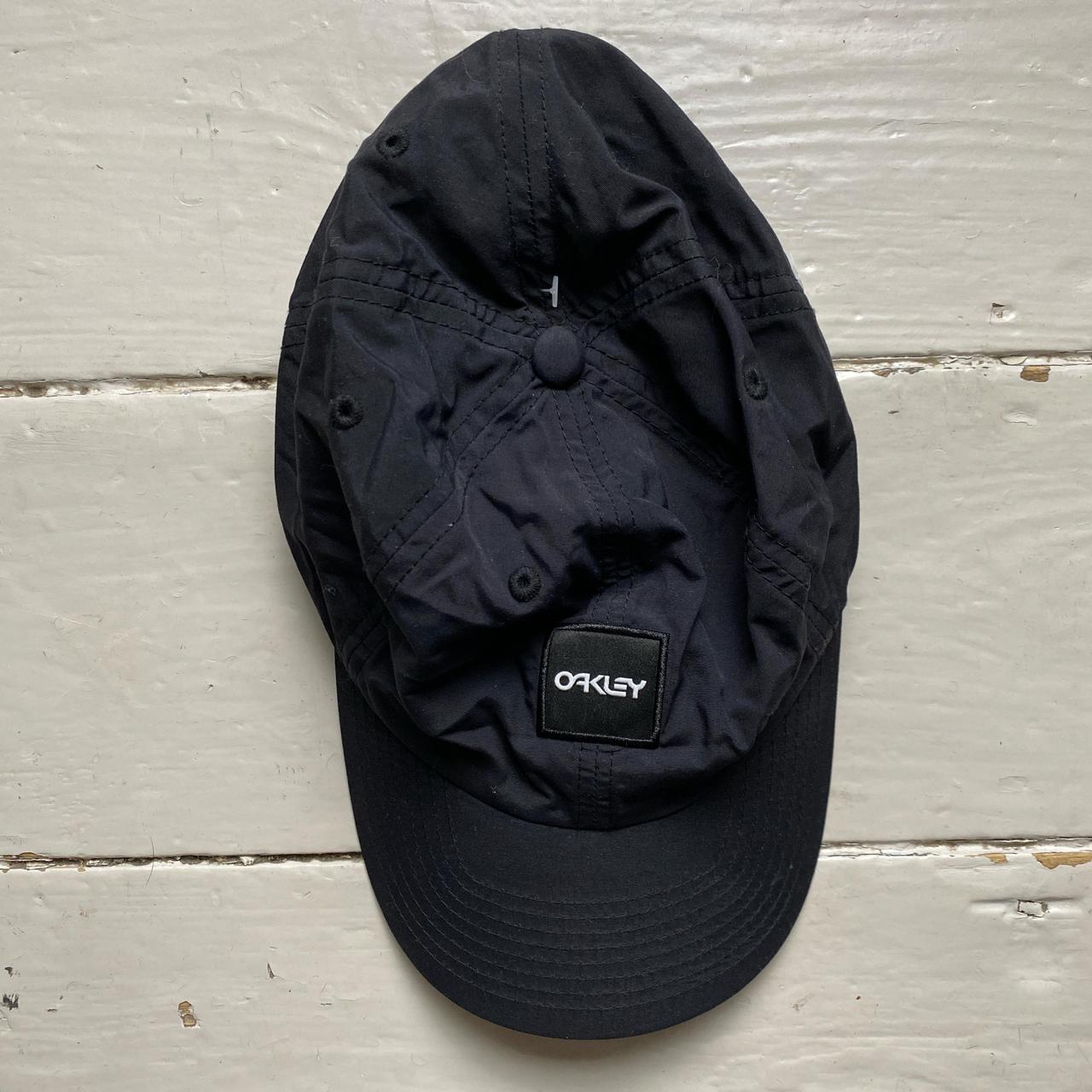 Oakely Black and White Nylon Cap