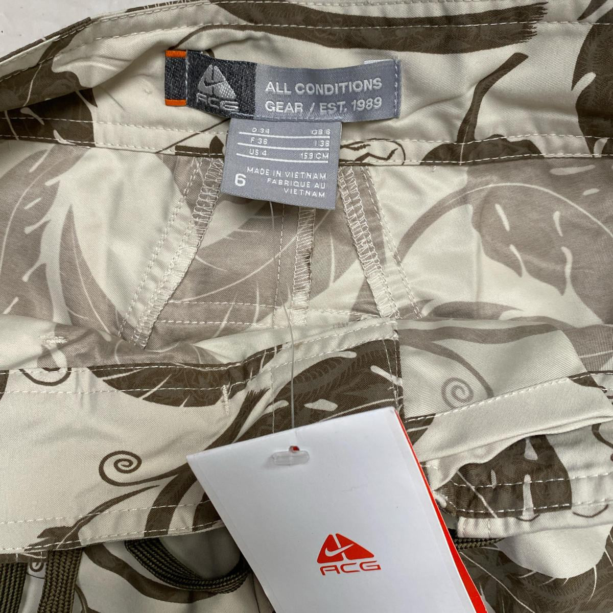 Nike ACG Vintage Y2K Cream and Brown Floral Print Shorts (S)