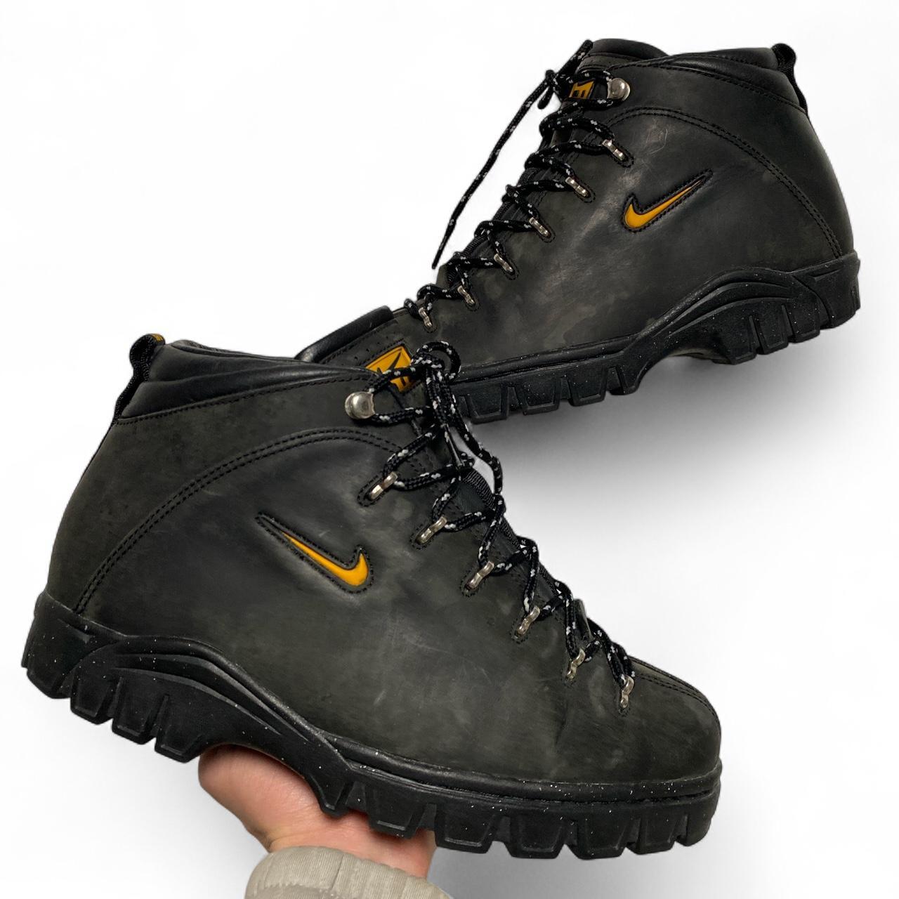 Nike ACG Vintage 90’s y2k Black and Yellow Boots