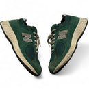 New Balance 2002r Green and Cream Trainers (UK 7.5)