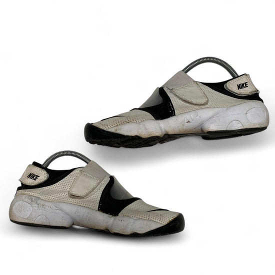 Nike Air Rift White and Black Trainers (UK 7)