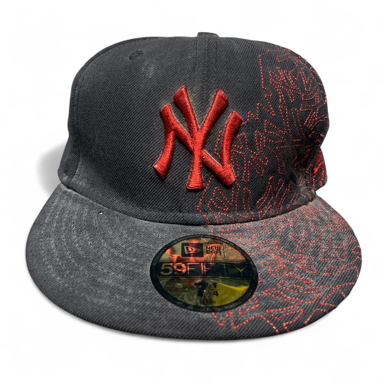New York Yankees Black and Red Embroidery Repeat Logo Fitted Cap