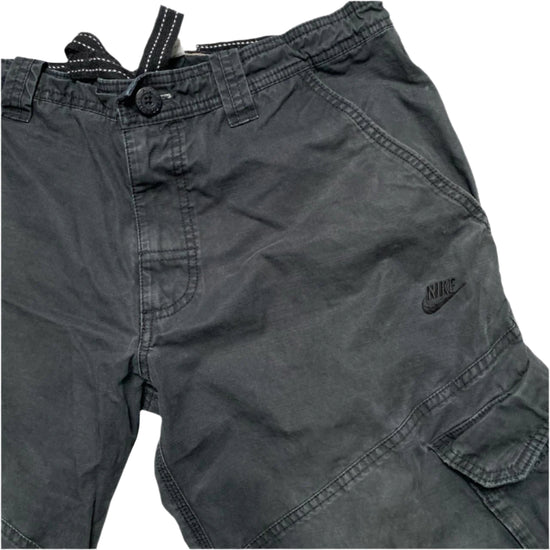 Nike Black Vintage y2k Cargo Shorts (M)