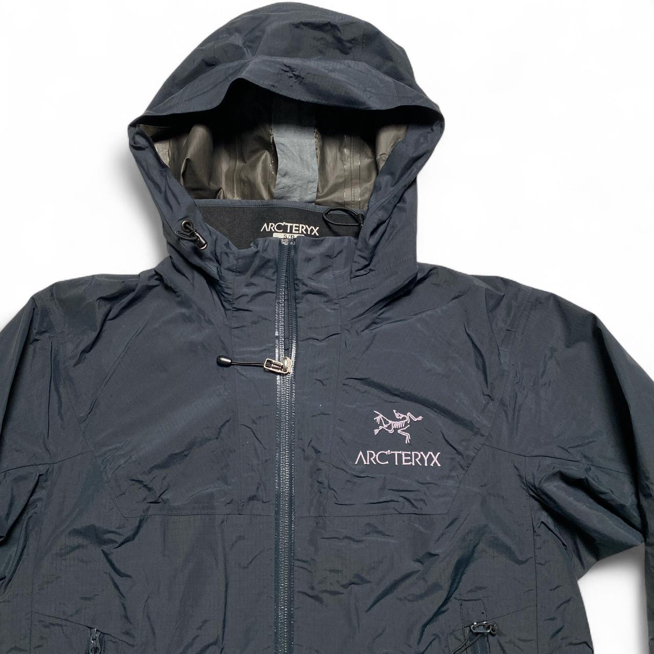 Arc’teryx Navy and White Goretex Paclite Shell Windbreaker Jacket