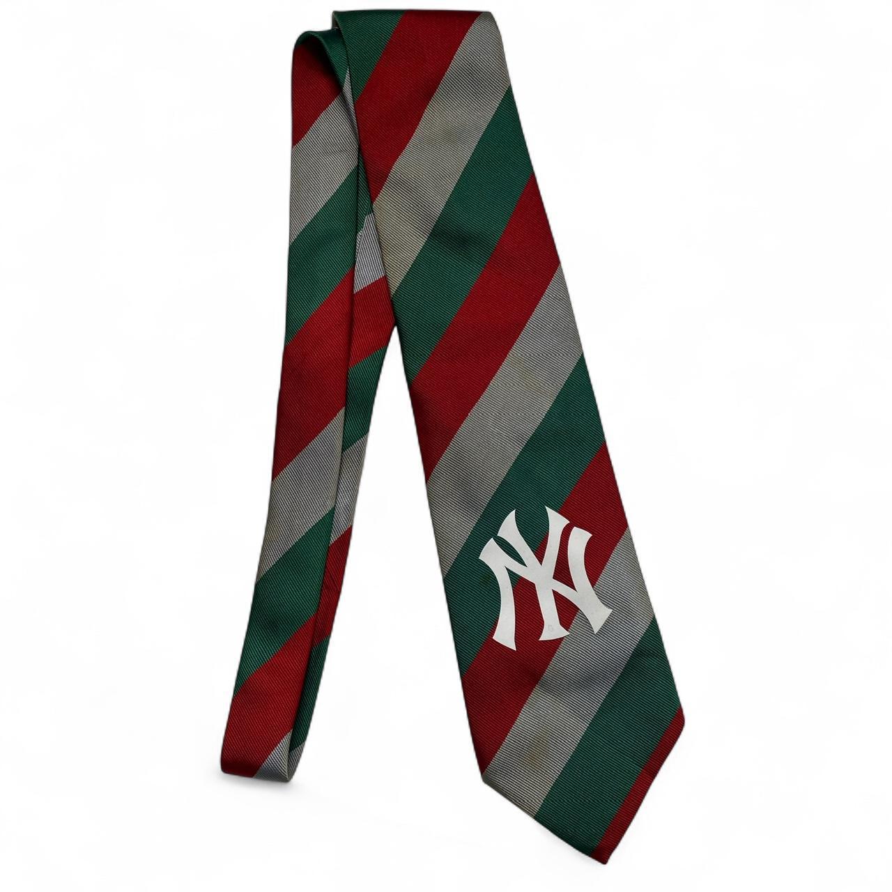 New York Yankees Print United Colours of Benetton red and green striped tie