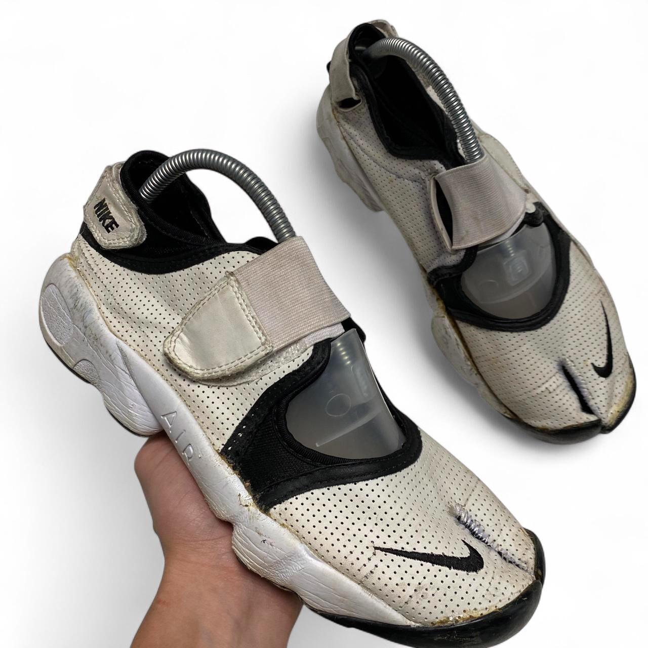 Nike Air Rift White and Black Trainers (UK 7)