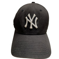 New York Yankees Black and White Cap
