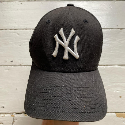 New York Yankees Black and White Cap