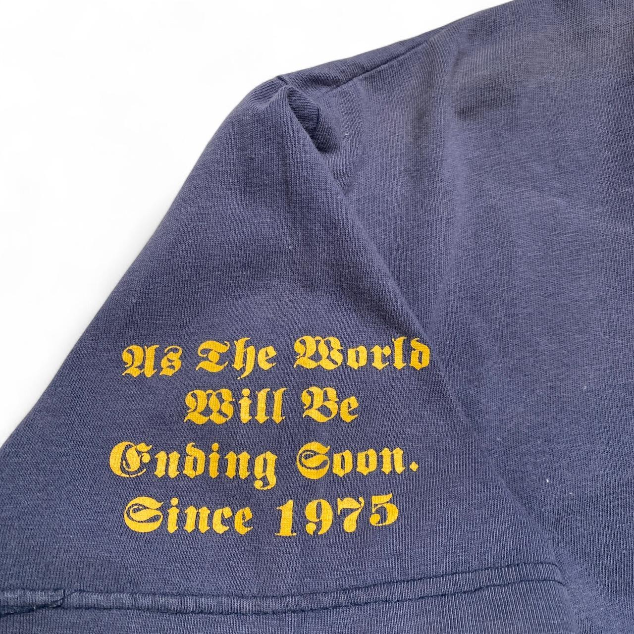Independent Skateboarding 90’s Vintage y2k Navy and Yellow T-Shirt (M)