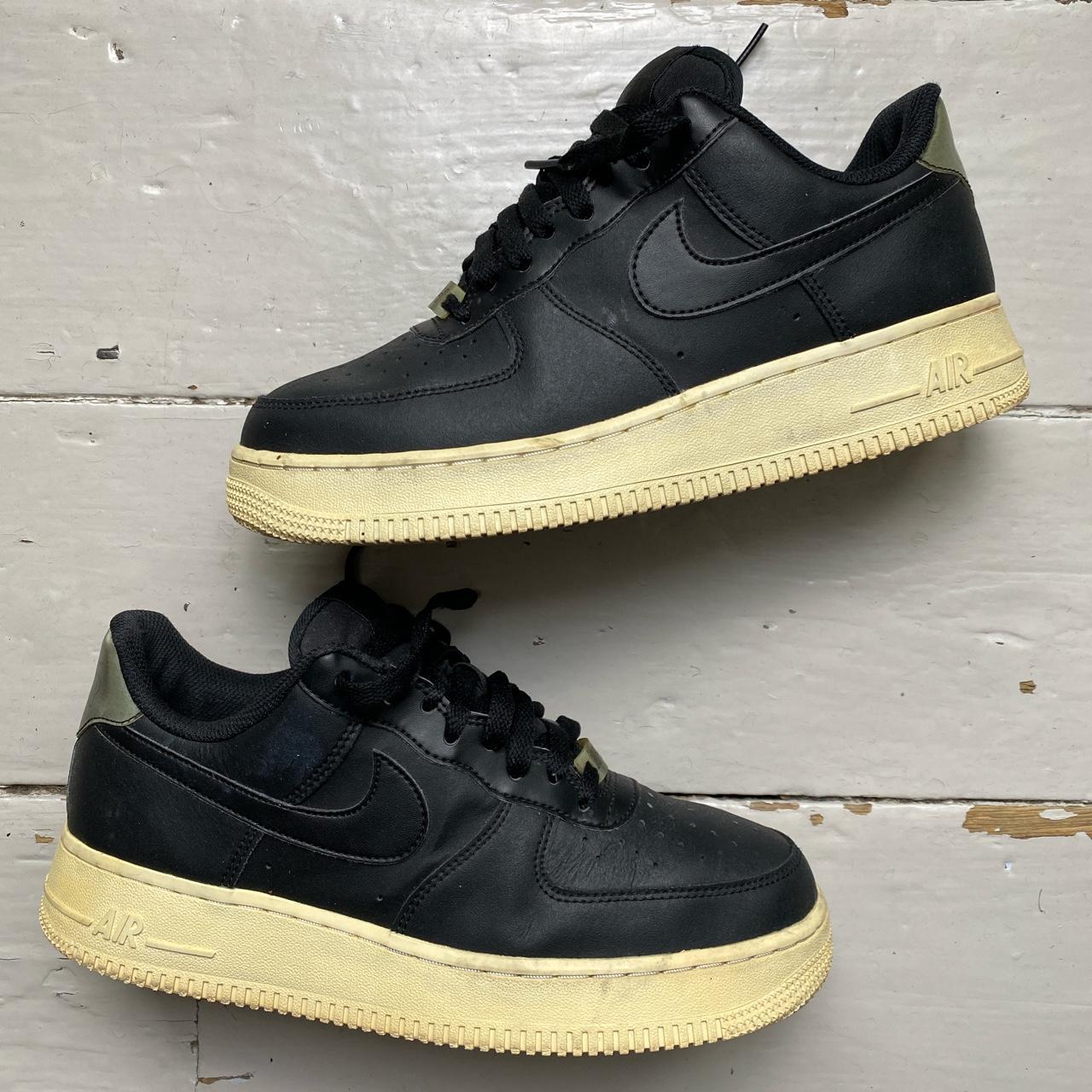 Nike Air Force 1 Black and White