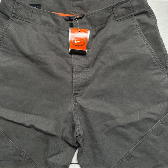 Nike Vintage Cargo Corduroy Khaki Baggy Wide Jorts Cargo Shorts (32W)