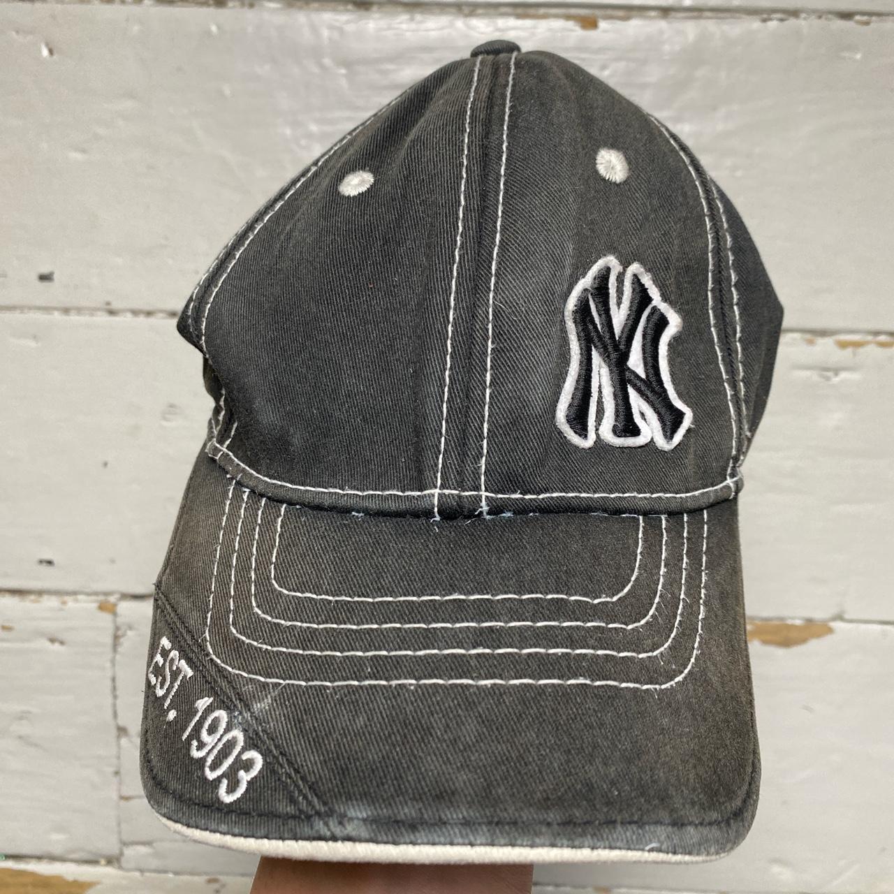 New York Yankees Contrast Stitch Black and White Cap