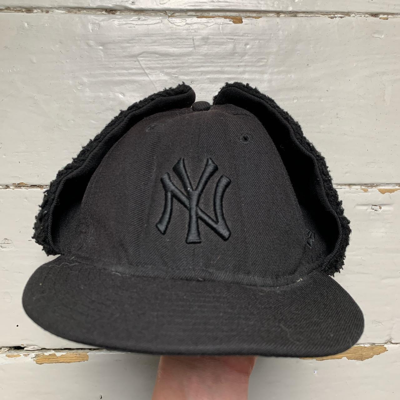 New Era New York Yankees Black Trapper Dog Ear Fitted Cap