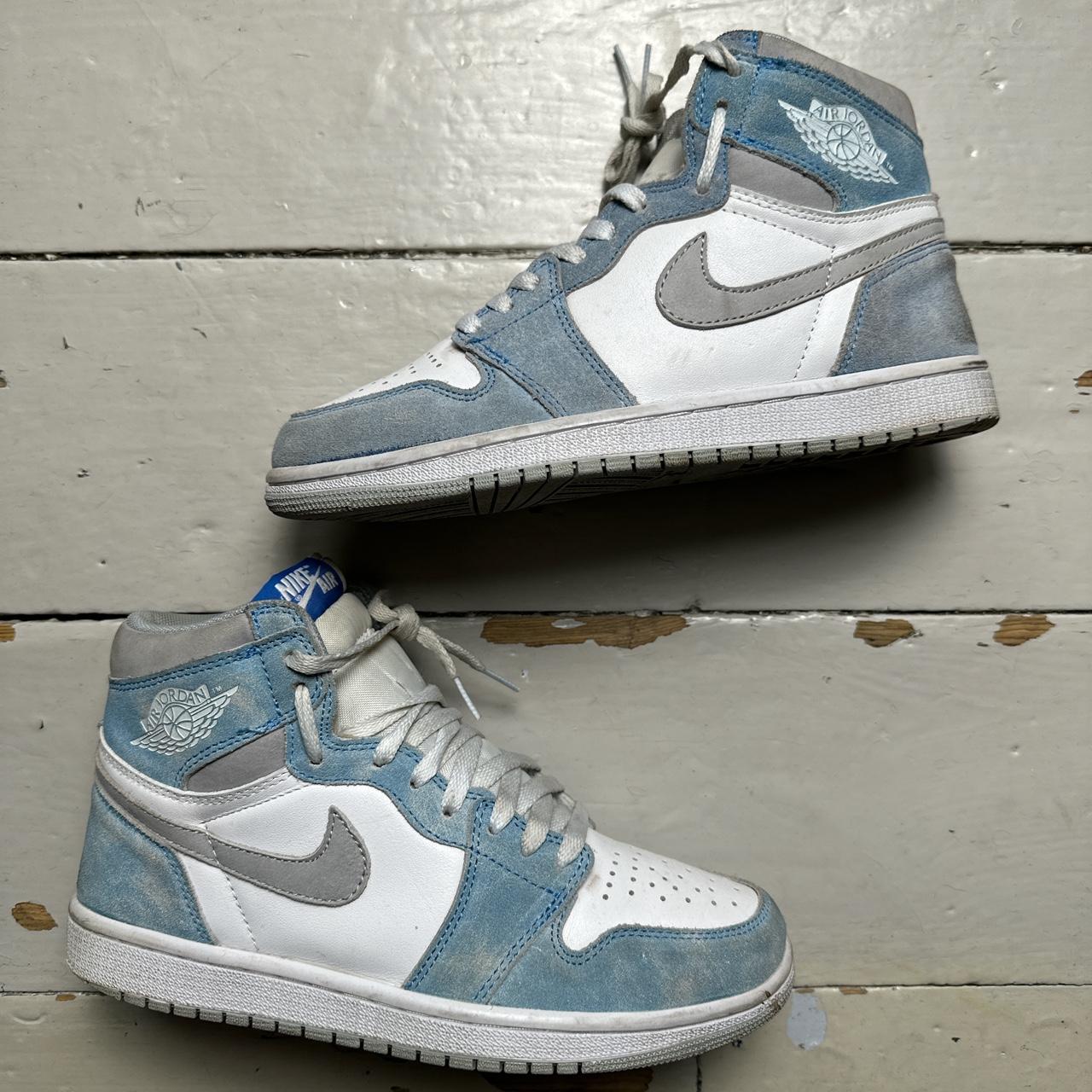 Suede blue hot sale jordan 1