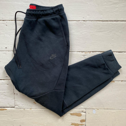 Nike Tech Fleece Black Joggers (Large)