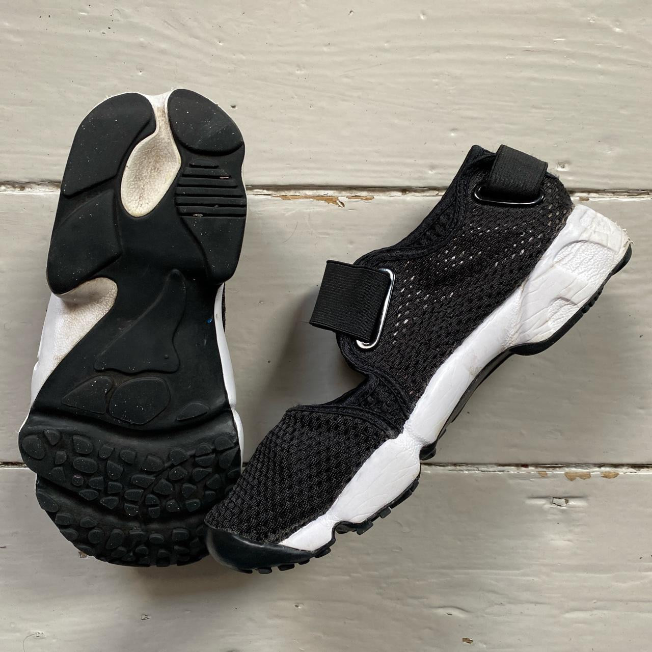 Nike Air Rift Black and White (UK 5.5)