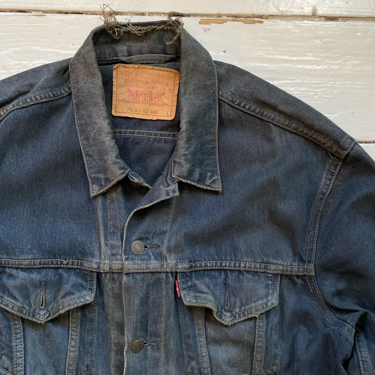 Levis 7053 Distressed Denim Jacket (Large)