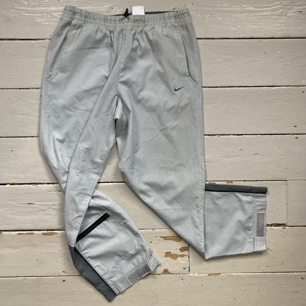 Nike Vintage Silver Shell Bottom (Medium)