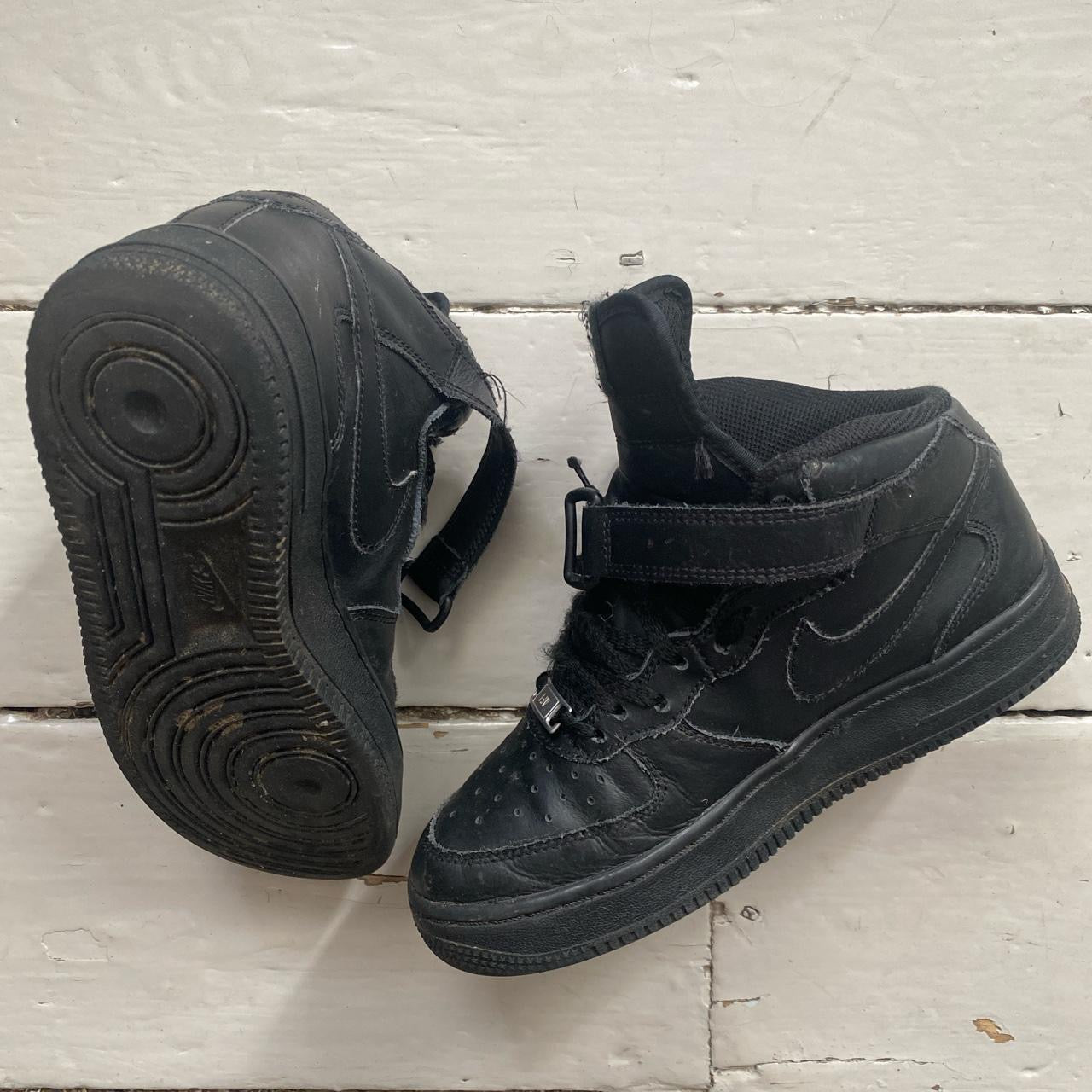 Nike Air Force 1 Black Mid (UK 4)