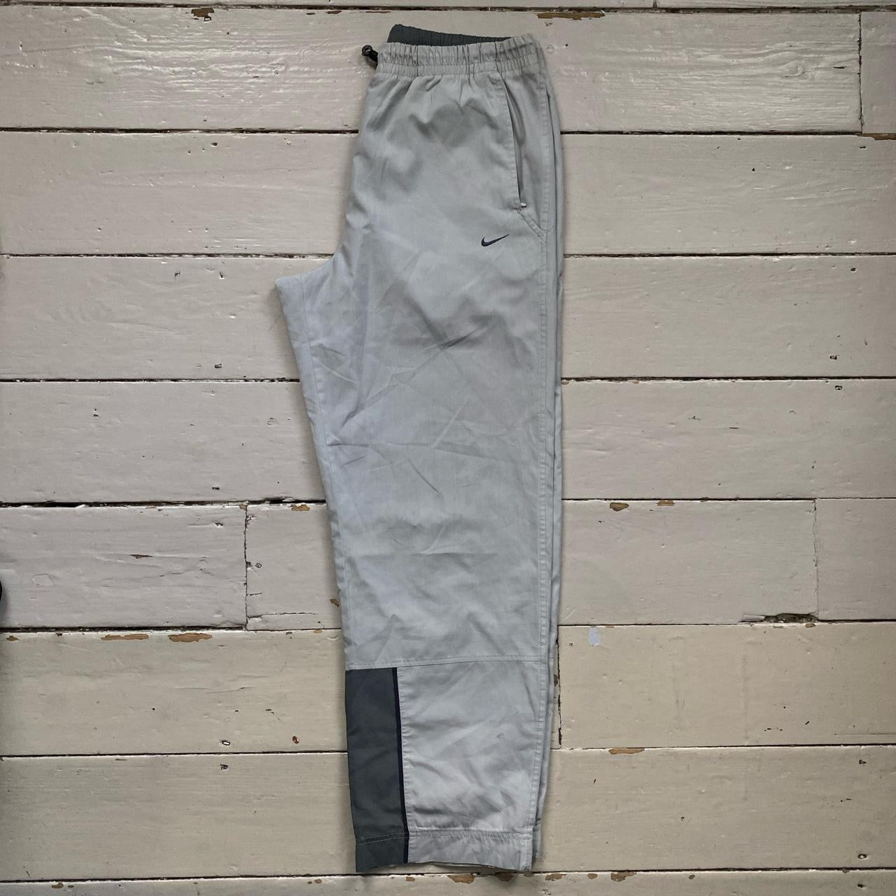 Nike Vintage Silver Shell Bottom (Medium)