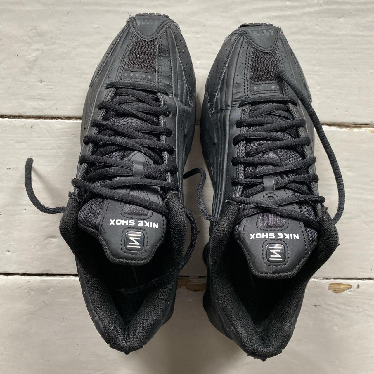 Nike Shox R4 Black (UK 6)