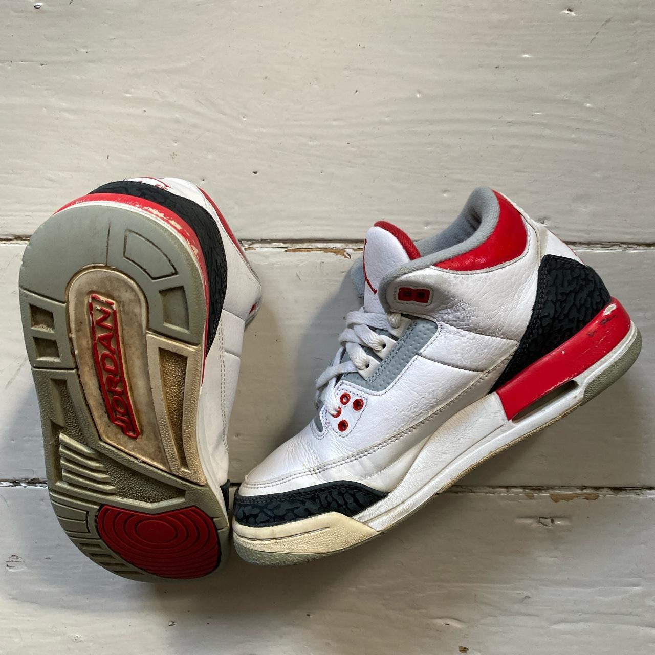 Jordan 3 Fire Red (UK 5)