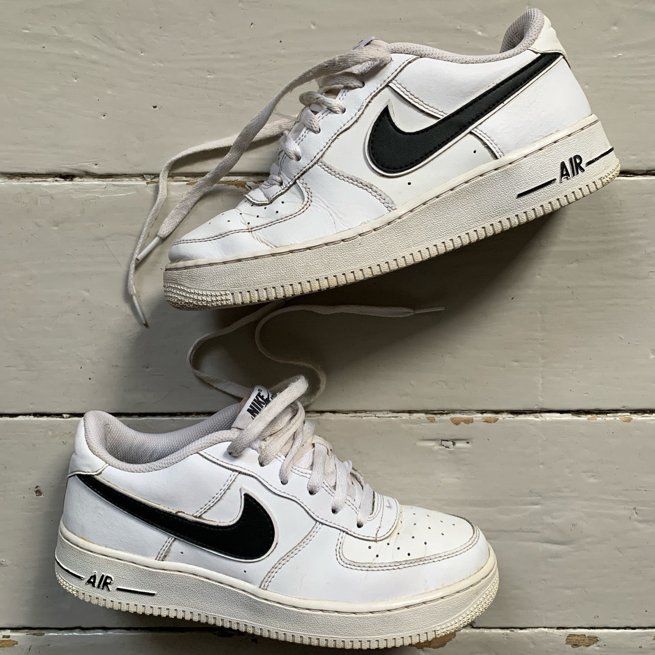 Nike Air Force 1 White and black (UK 6)