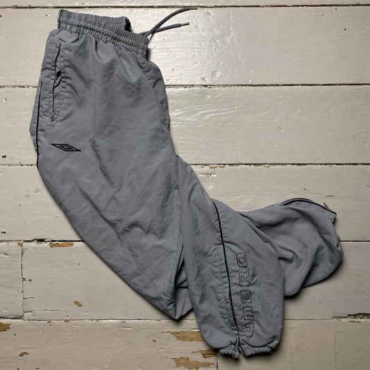 Umbro Shell Bottoms (Medium)