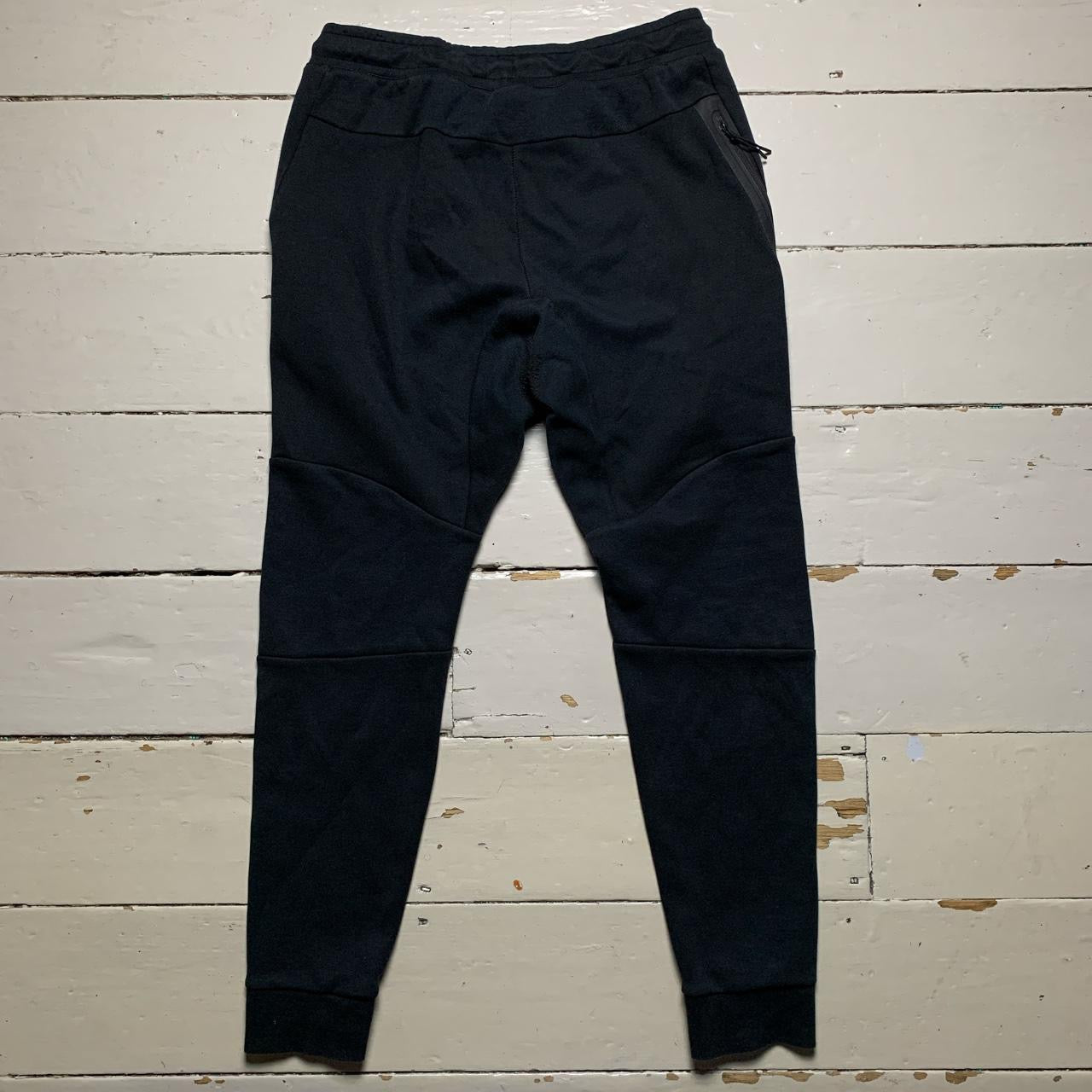 Nike Tech Fleece Black Joggers (Medium)