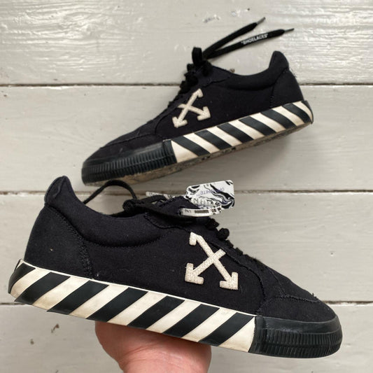 Off White Low Vulcanized Trainers (UK 11)