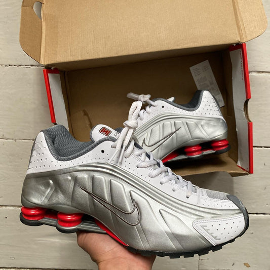 Nike Shox R4 Metallic Silver (UK 8.5)
