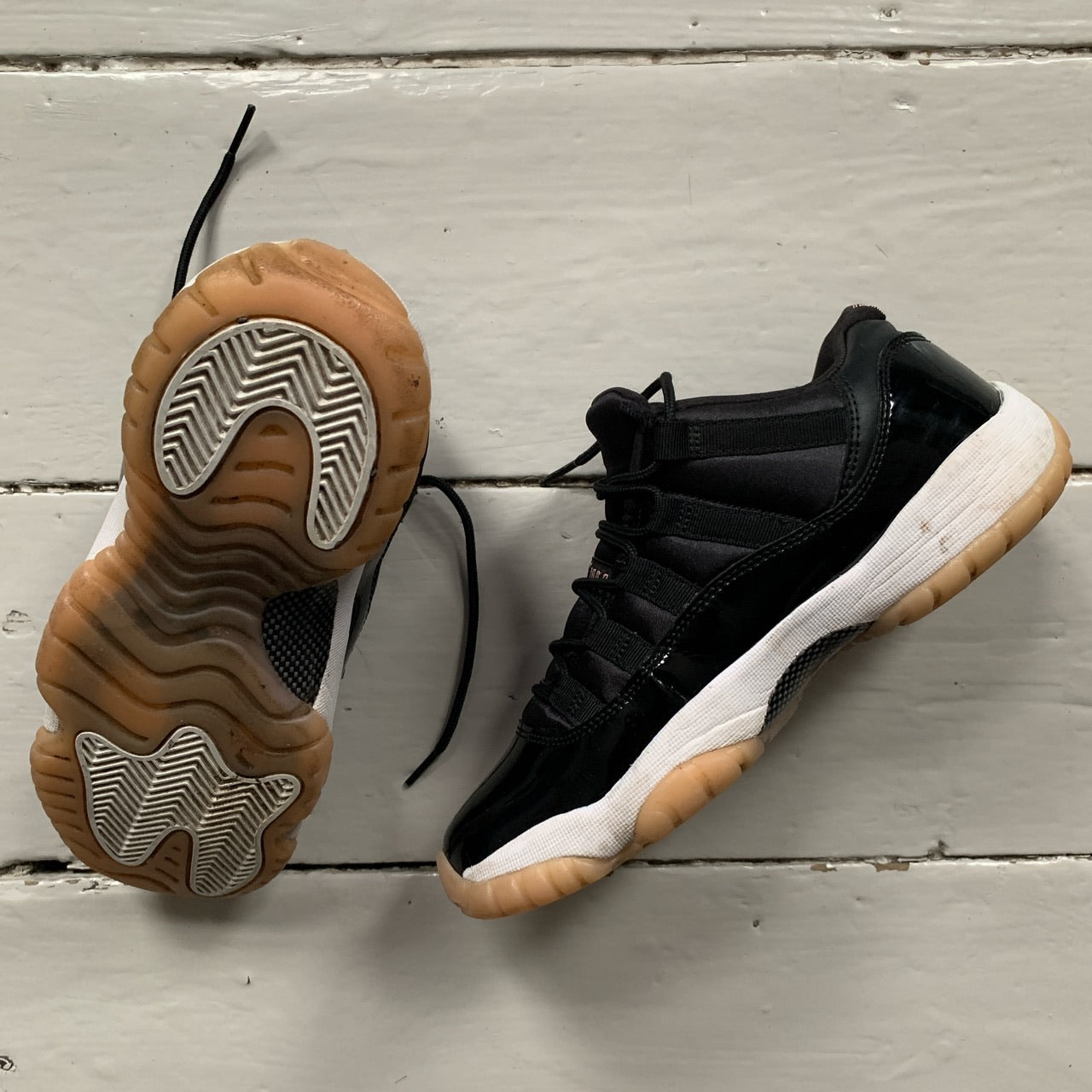 Jordan 11 Bleached Coral (UK 5)