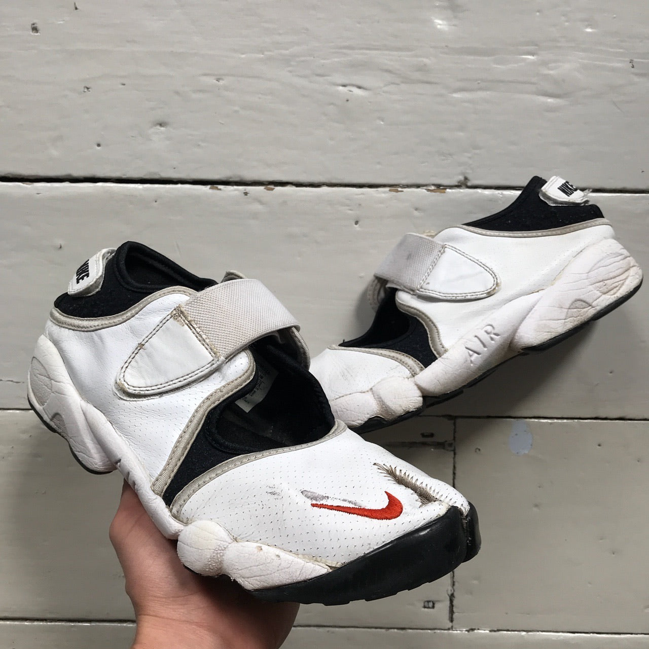 Nike Air Rift White Orange (UK 7)