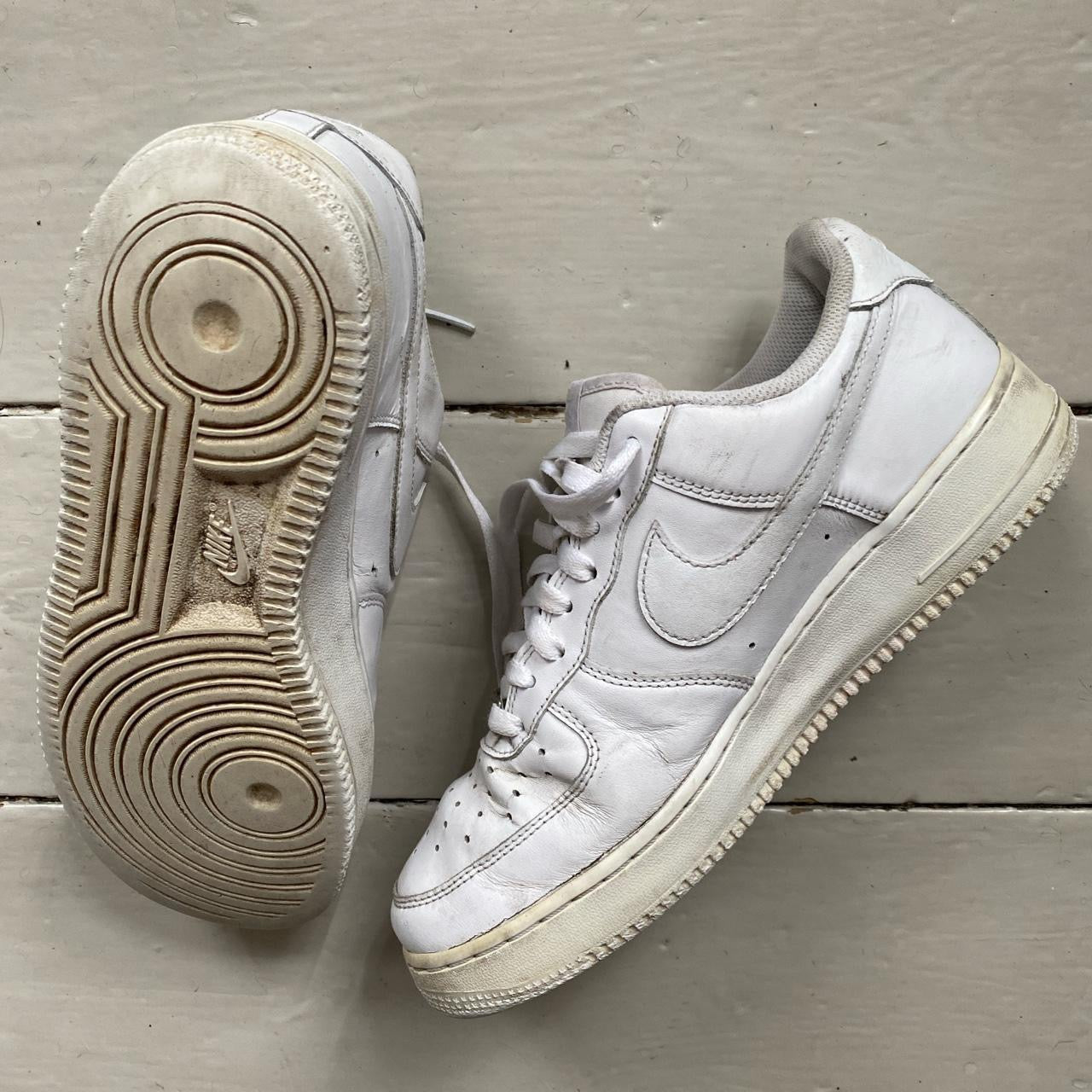 Nike Air Force 1 White (UK 8)