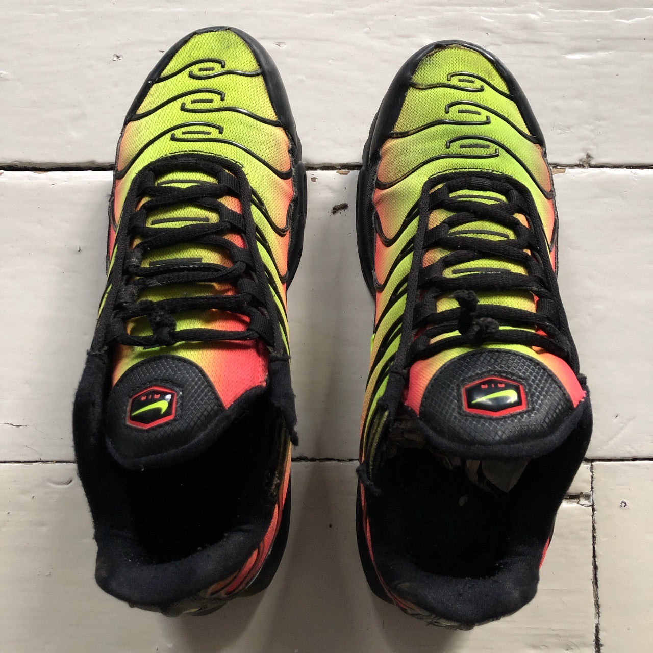 Nike TN Black Volt Solar Red (UK 7.5)