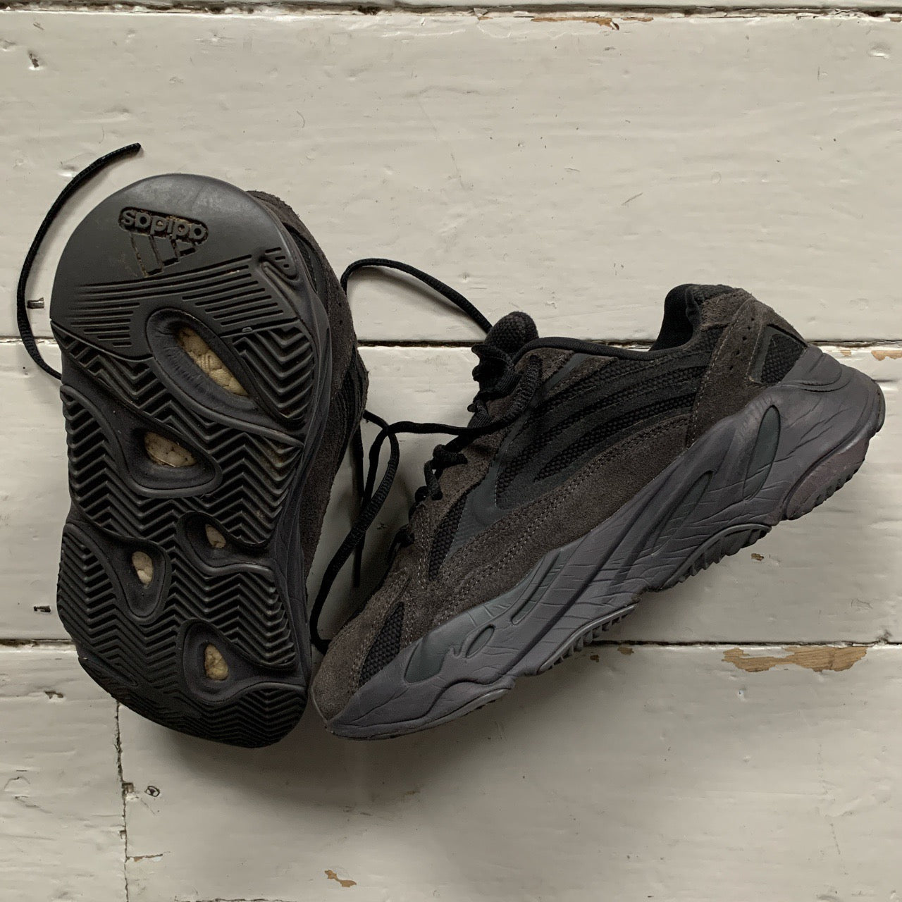 Yeezy 700 V2 Vanta Black (UK 7)