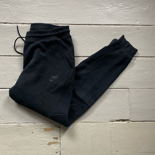 Nike Tech Fleece Black Old Season (Medium)