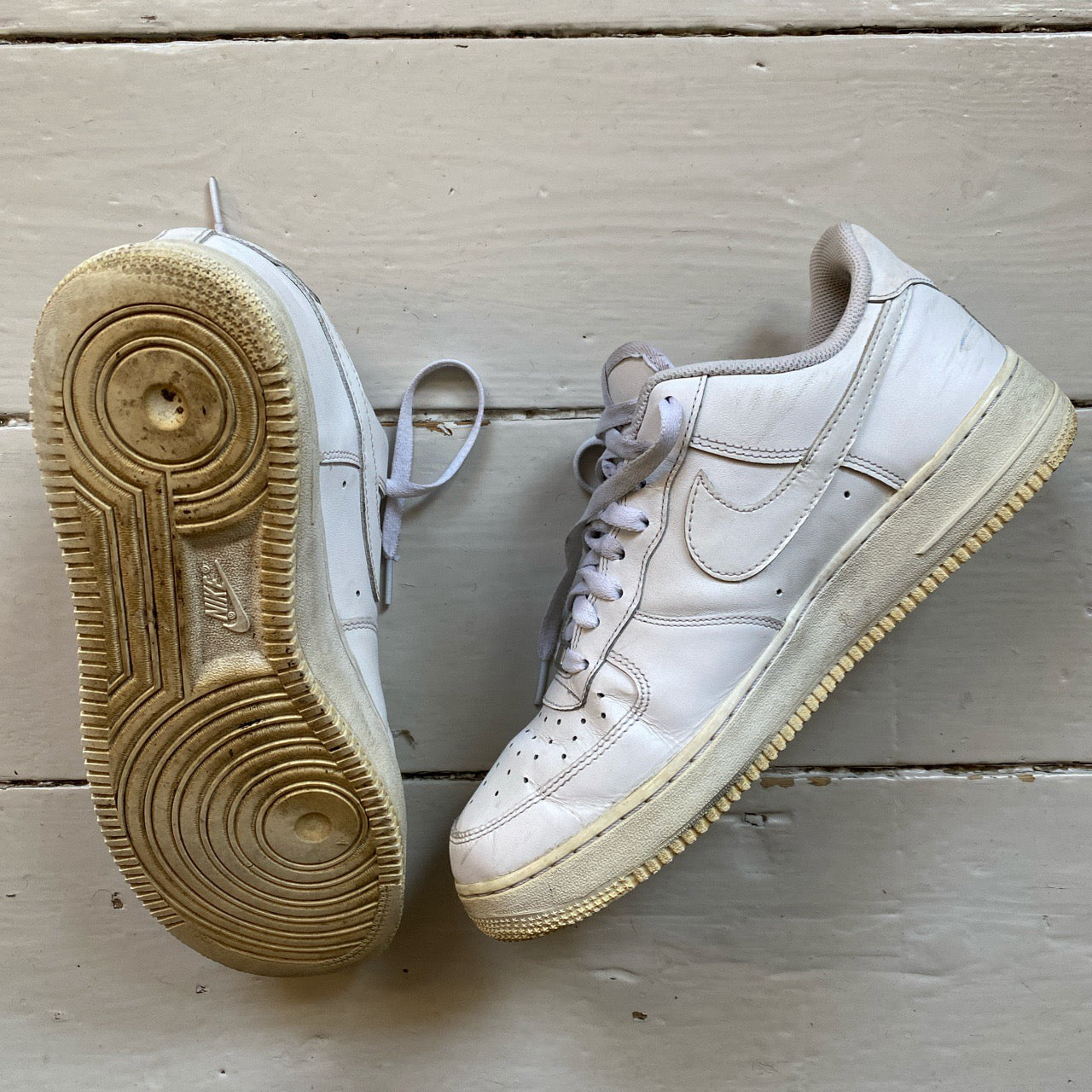 Nike Air Force 1 White (UK 9)