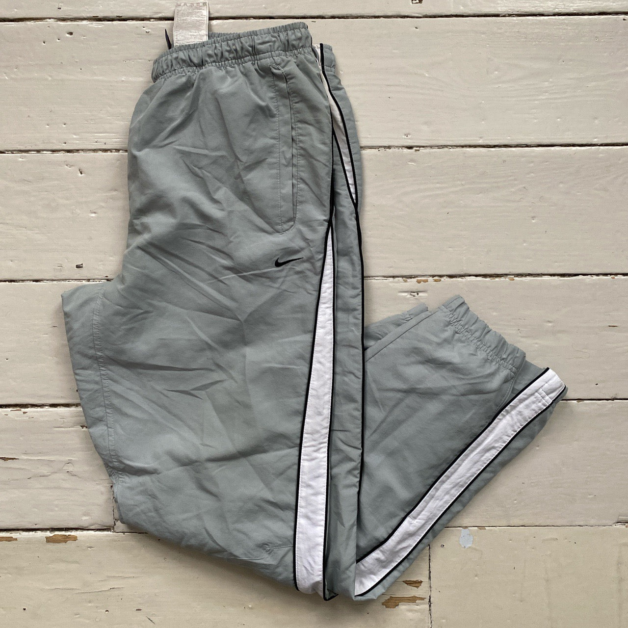Nike Vintage Silver Shell Bottoms (Large)