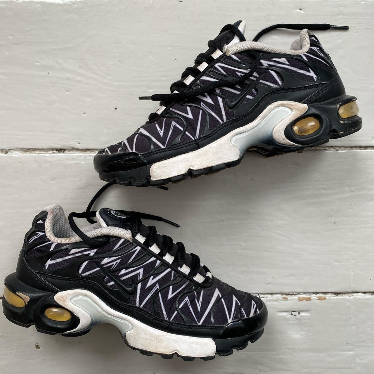Nike TN Air Max Plus TN black and white (UK 4)
