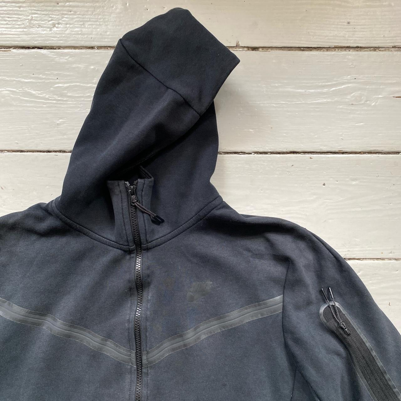 Nike Tech Fleece New Season Hoodie (Medium)