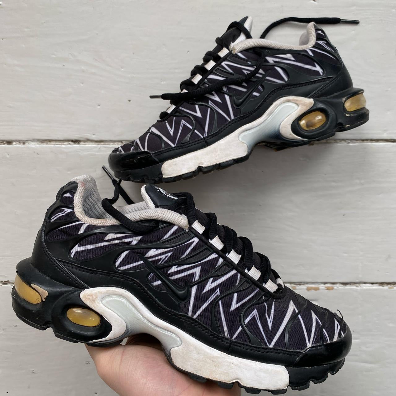 Nike TN Air Max Plus TN black and white (UK 4)