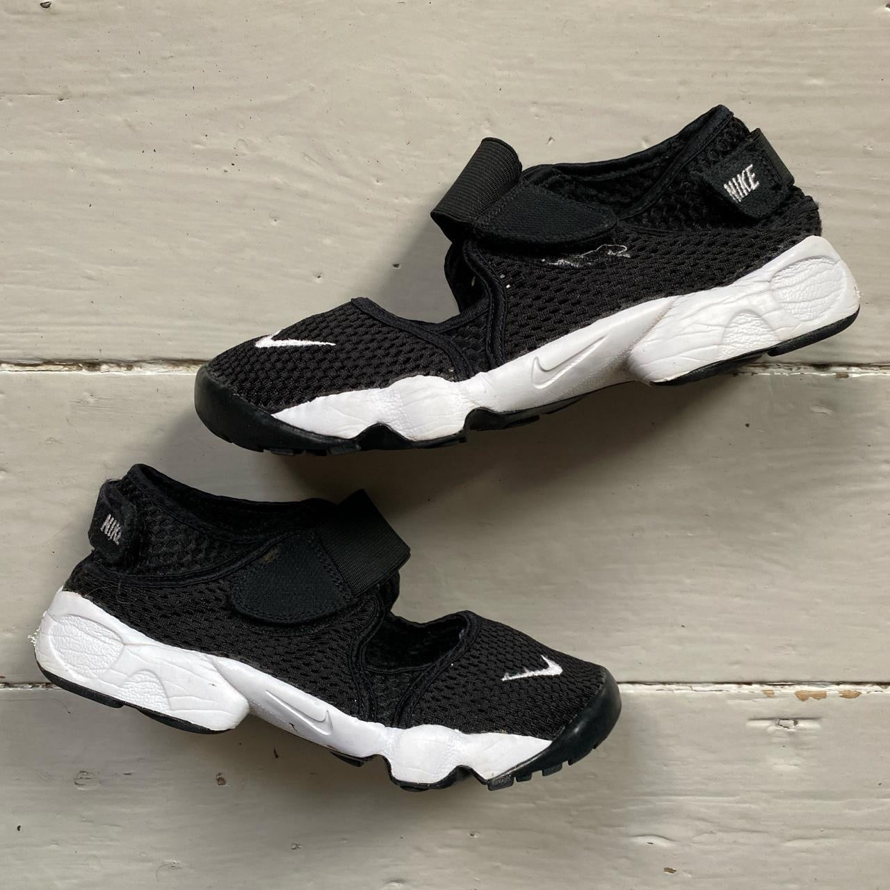 Nike Air Rift Black and White (UK 5.5)
