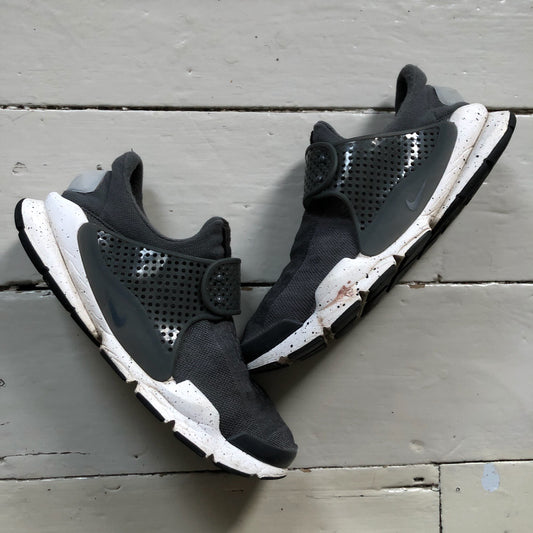 Nike Sock Dart Grey and White (UK 9)